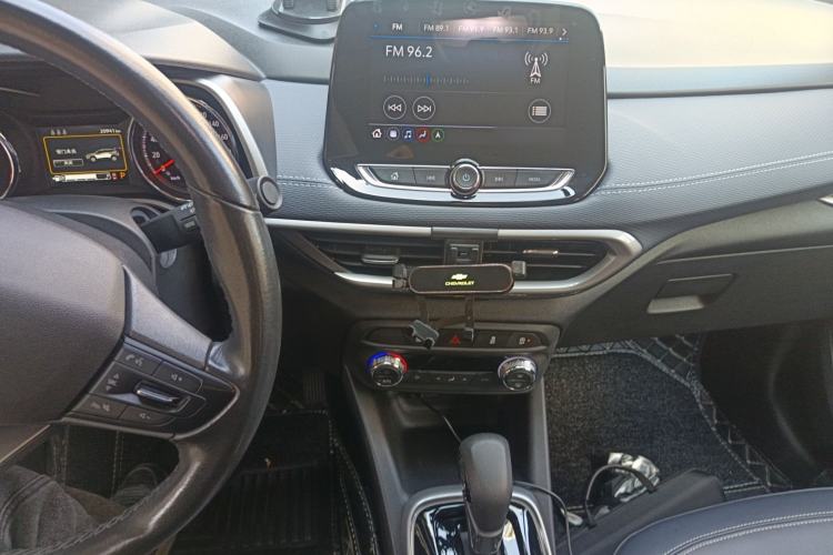Used Chevrolet Trax 2021 325T Automatic Fun Edition China VI Standard Audio And AC Panel