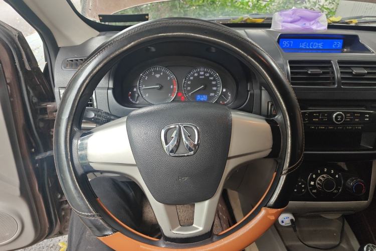 Used BAIC Weiwang M20 2014 1.5L practical type BJ415A Steering Wheel