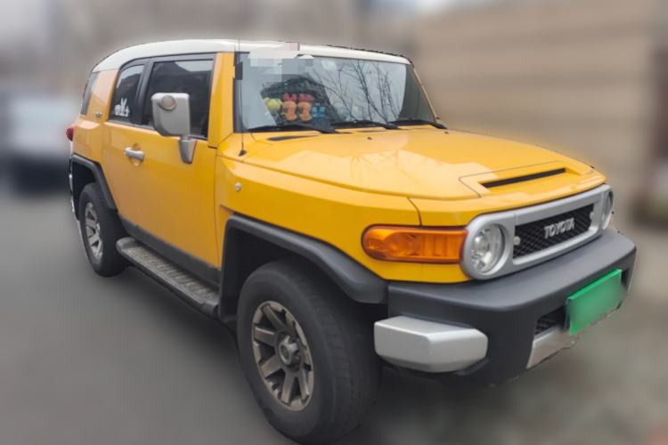 Used Toyota FJ Cruiser 2018 4.0 Automatic Middle East Front Right 45 Deg