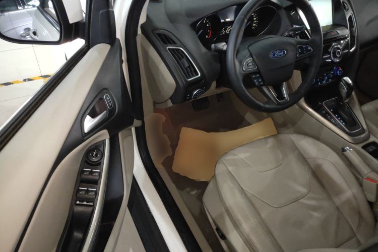 Used Ford Focus 2015 Sedan EcoBoost 180 Automatic Flagship Model