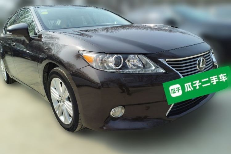 Used Lexus ES 2013 250 Elegant Edition Front Right 45 Deg