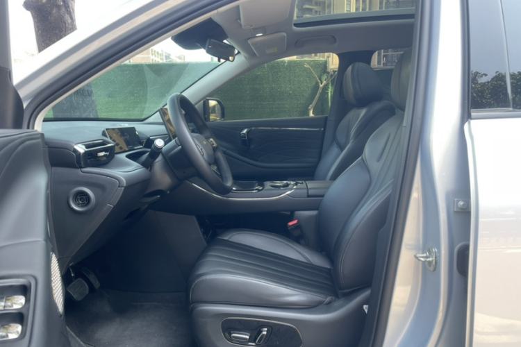 Used AION V 2024 Aion Tyrannosaurus 650 Smart Luxury Edition
