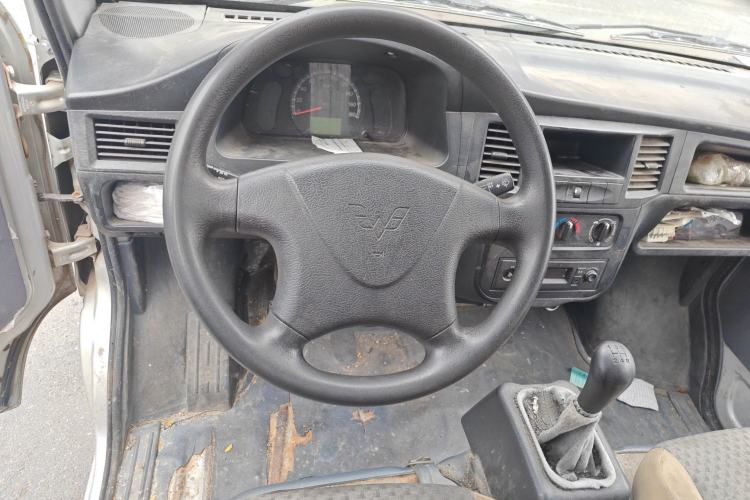 Used Wuling Zhiguang 2015 1.2L Practical LS-I Model
