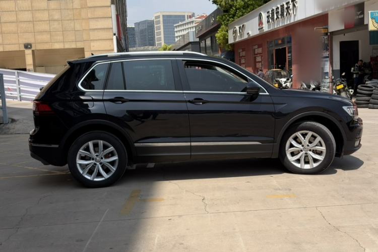 Used Volkswagen Tiguan 2018 330TSI All-Wheel-Drive Innovation Model Exterior 3