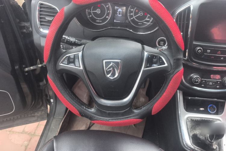 Used Baojun 560 2015 1.8L manual luxury version