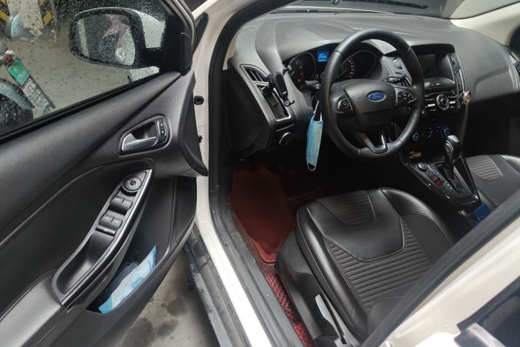 Used Ford Focus 2018 Sedan Classic 1.6L Automatic Trendy SmartDrive Edition Interior 3