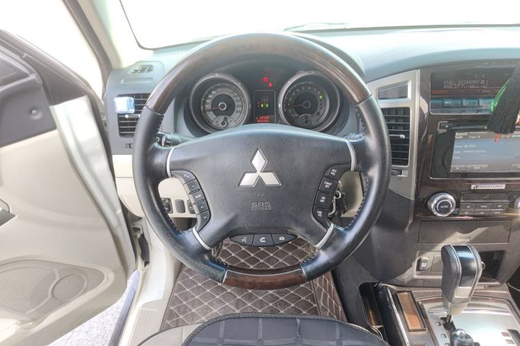 Used Mitsubishi Pajero 2019 V97 3.8L 5-Door GLS Sunroof Dual Differential – Middle East
