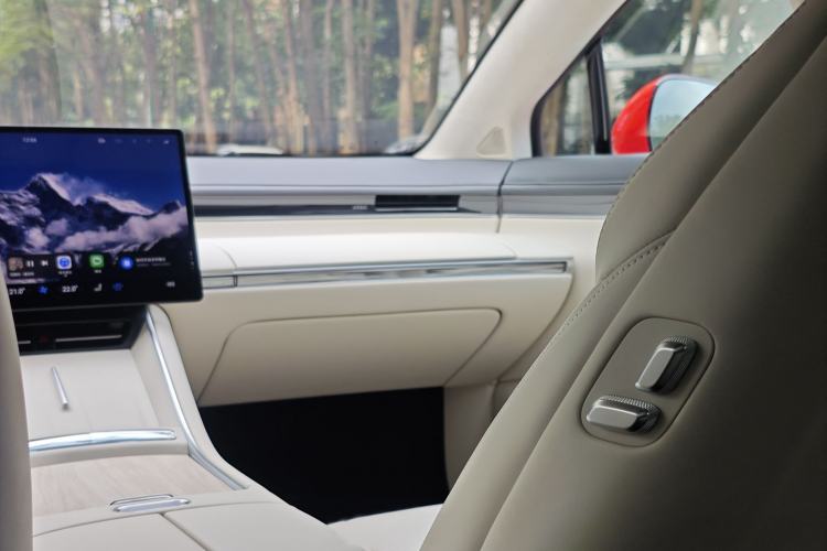 Used Hima Luxeed S7 2025 785 km Ultra