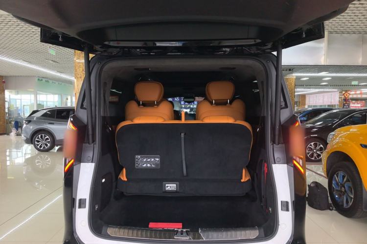 Used Geely Galaxy LEVC L380 2024 140-Degree 8-Seater Four-Wheel Drive Max Trunk