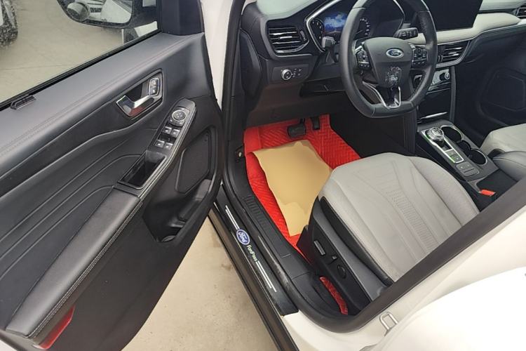Used Ford Escape 2020 EcoBoost 245 Two-Wheel-Drive Titanium Edition
