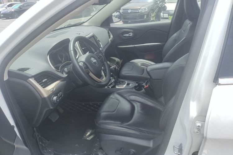 Used Jeep Cherokee 2017 2.0L Superior Edition