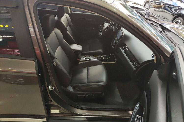 Used Mitsubishi Outlander 2019 2.0L Two-Wheel Drive Comfort Edition 7 Seats China V Emission Standard Right Front Seat