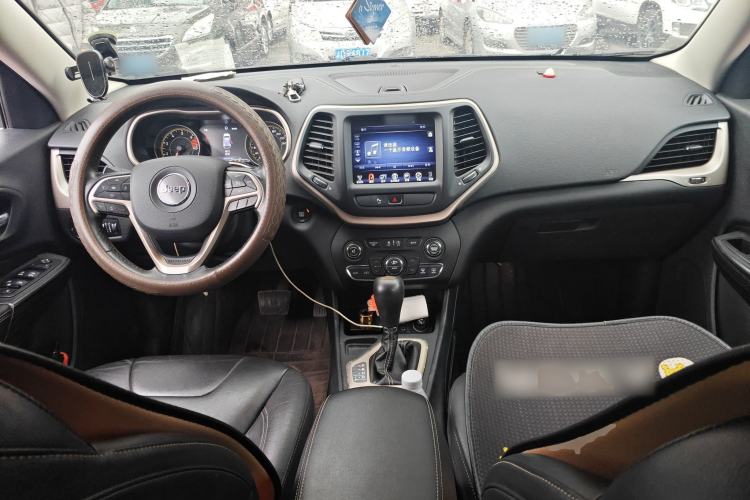 Used Jeep Cherokee 2017 2.0L Superior Edition