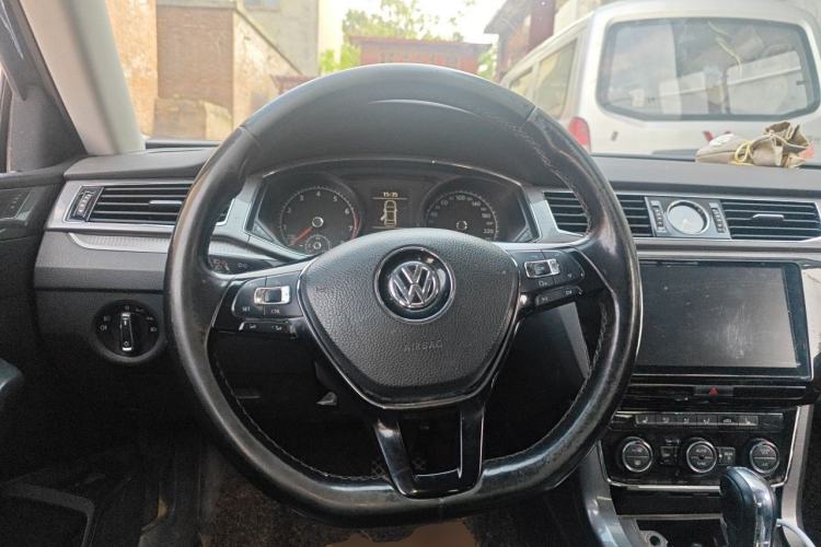 Used Volkswagen Passat 2017 280TSI DSG Luxury Edition
