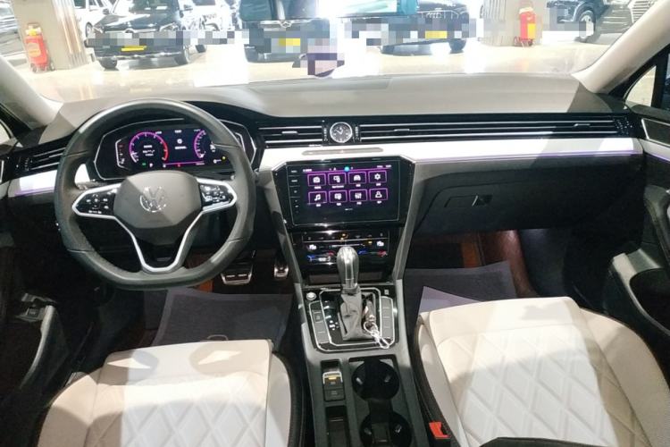 Used Volkswagen Magotan 2025 Revised Version Zhongxiang Edition 330TSI DSG Luxury Trim Center Console