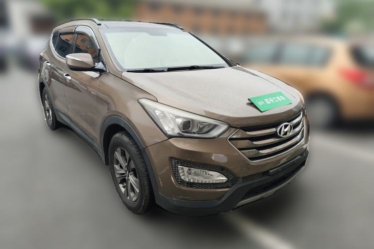Used Hyundai Santa Fe 2013 2.4L Automatic Two-Wheel Drive Smart Version Front Right 45 Deg