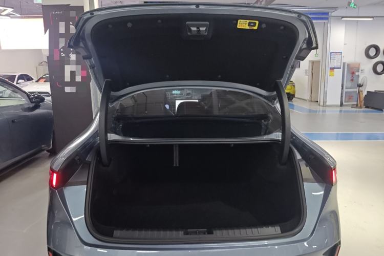 Used Lynk & Co 07 2024 EM-P 126 Long-Range Halo Trunk