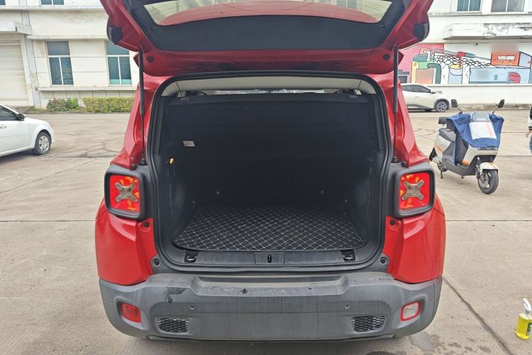 Used Jeep Renegade 2019 220T Automatic Leading Edition Trunk