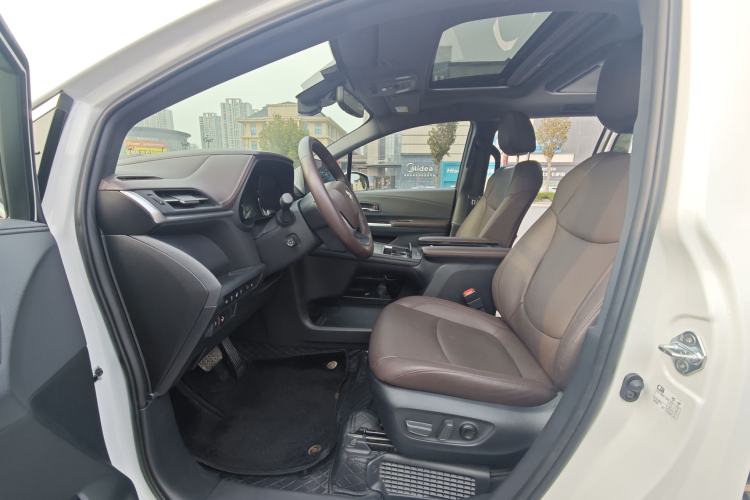 Used Toyota Granvia 2022 2.5L Hybrid Flagship Edition
