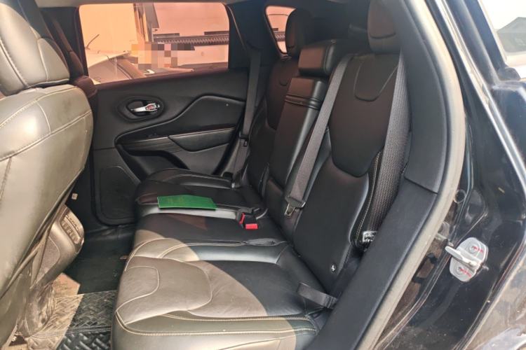 Used Jeep Cherokee 2017 2.0L Superior Edition