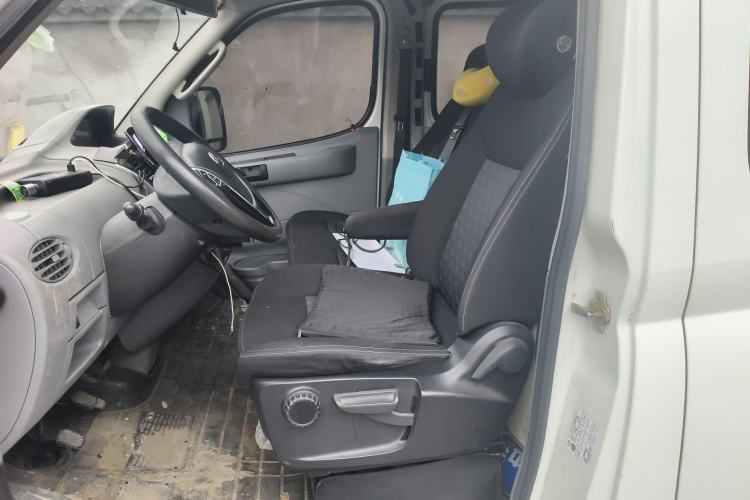 Used SAIC MAXUS Xintu V80 2021 2.0T Manual Classic Aoyuntong Short Wheelbase Mid-Roof 5/6-Seater