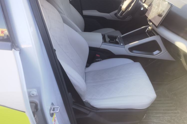 Used BYD Yuan UP 2025 Intelligent Driving Version 401 km Leading Edition