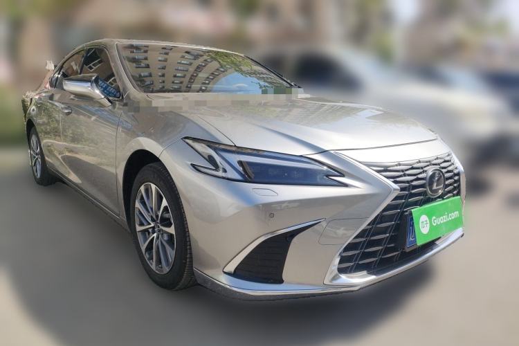 Used Lexus ES 2025 300h Deluxe Edition

