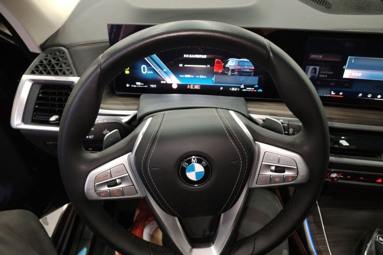 Used BMW X7 2023 xDrive40i Luxury Package with Leading Features Steering Wheel