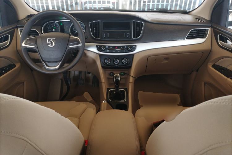 Used Baojun 730 2019 1.5L Manual Value Edition 7 Seats China VI Emission Standard Center Console