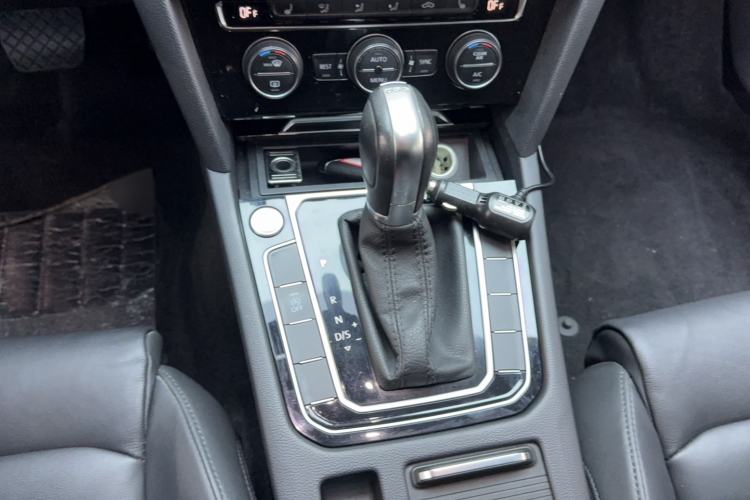 Used Volkswagen Magotan 2019 330TSI DSG Luxury Version China VI Standard Interior 6