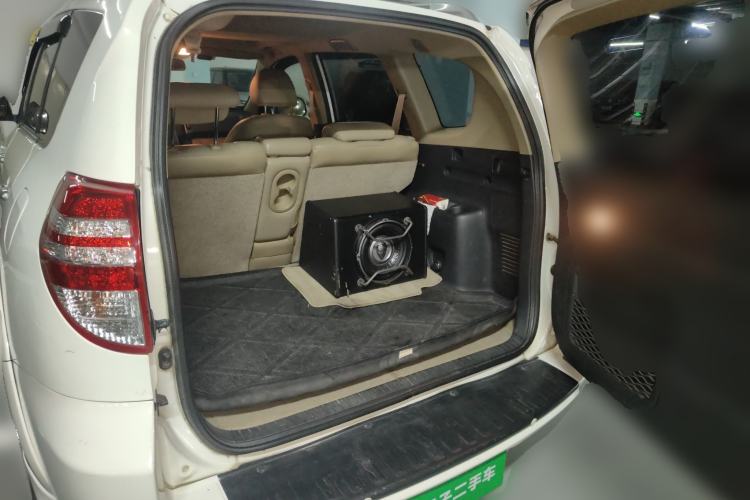 Used Toyota RAV4 2012 Luxurious 2.4L Automatic 4x4 with Stylish Features
