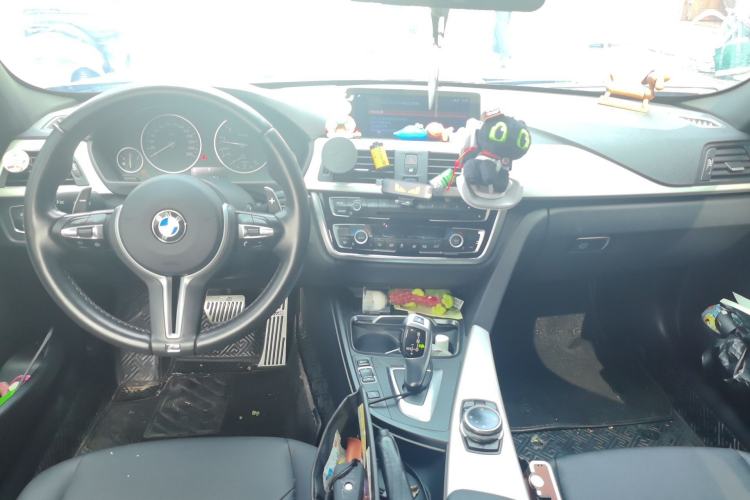 Used BMW 3 Series 2016 320i Sport Touring Edition Center Console