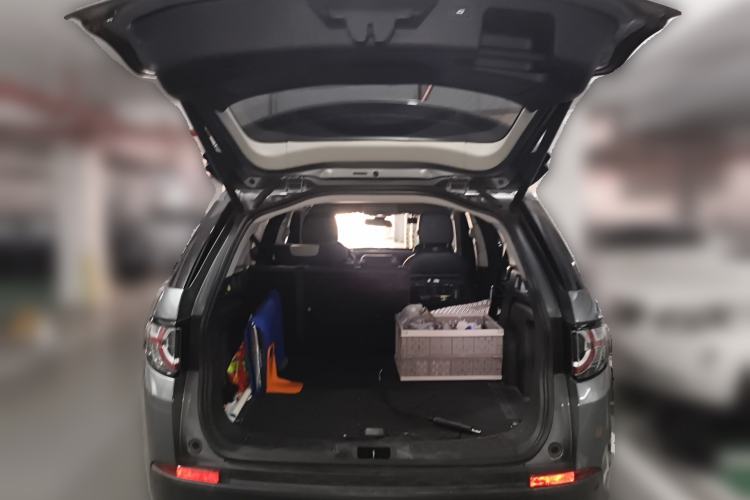 Used Land Rover Discovery Sport 2018 240 PS SE Version Trunk