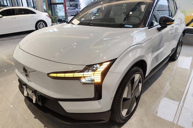 Used Volvo EX30 2025 Rear-Drive Long-Range Version Ultra