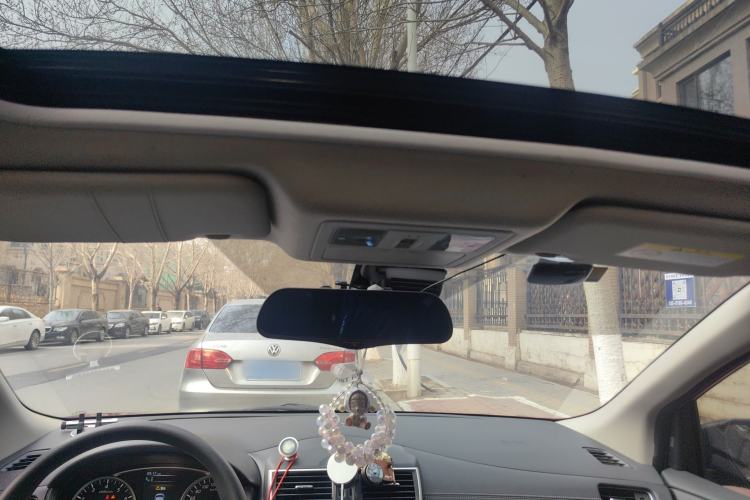 Used Nissan Tiida 2019 1.6L CVT Smart Drive Version China VI Standard Headliner