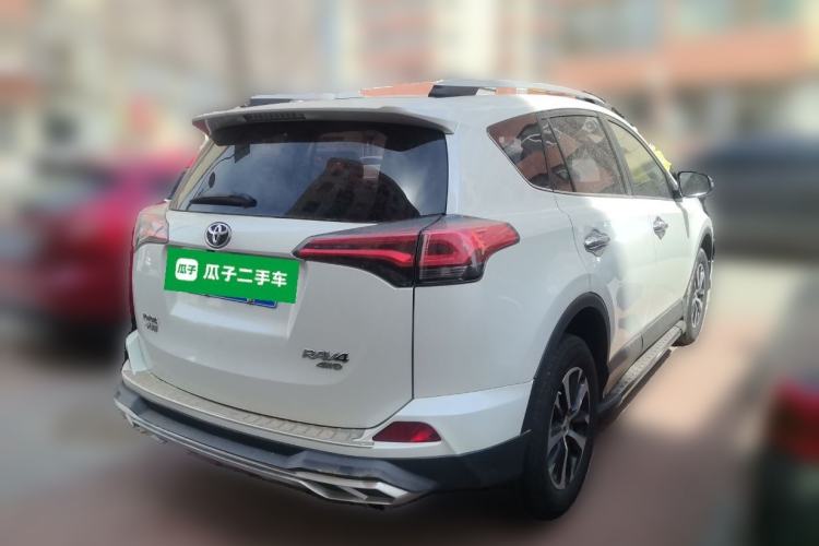 Used Toyota RAV4 2016 2.0L CVT Two-Wheel Drive Fashion Edition China V Standard Rear Right 45 Deg