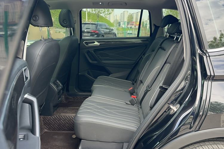 Used Volkswagen Tiguan L 2023 280TSI Automatic Two-Wheel Drive Trendy Innovation Limited Edition Left Rear Seat