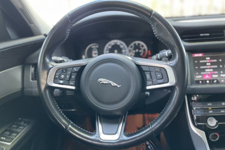 Used Jaguar XFL 2019 XFL 2.0T 250 PS Two-Wheel-Drive Luxury Edition
