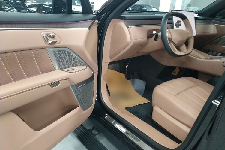 Used ONVO Luxeed L90 2025 Model—Ultra Six-Seater Version
