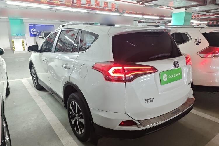 Used Toyota RAV4 2016 2.0L CVT Two-Wheel Drive Fashion Edition China V Standard Exterior 2