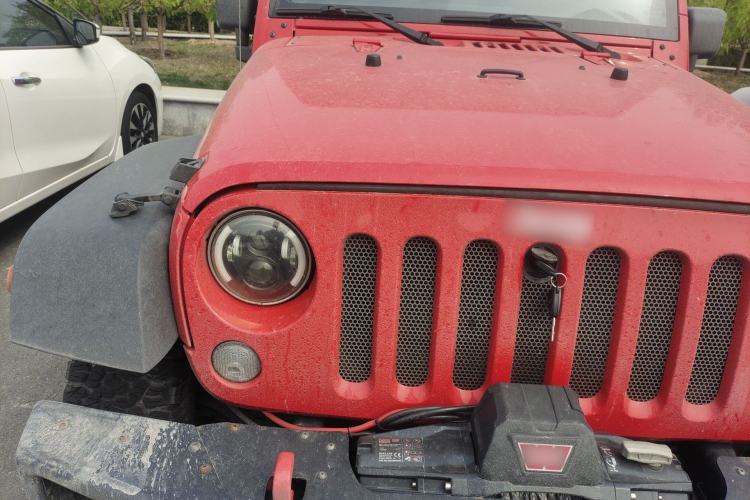 Used Jeep Wrangler 2017 3.6L Rubicon Four-Door Comfort Edition Right Front Headlight