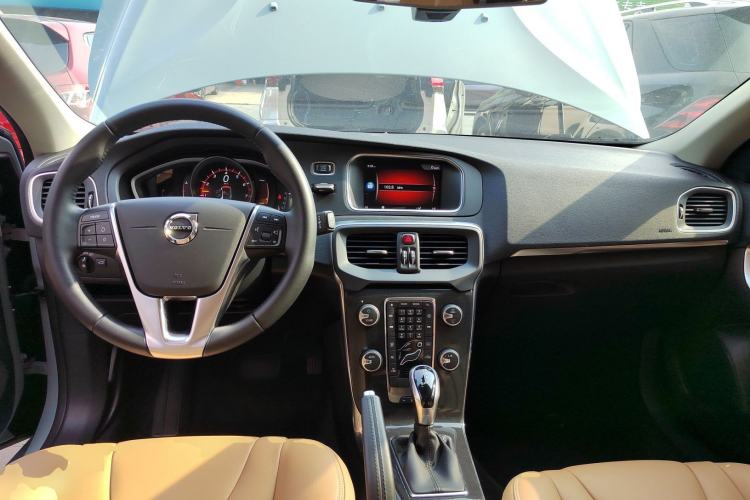 Used Volvo V40 2017 T3 Zhiyi Edition