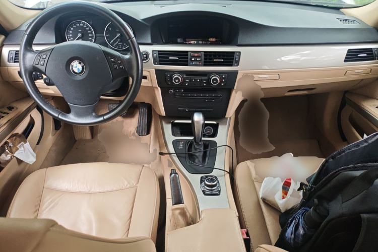 Used BMW 3 Series 2011 320i Luxury Edition Center Console