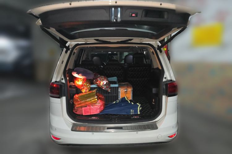 Used Volkswagen Touran 2018 Volkswagen Touran L 280TSI DSG Comfort Edition 7-seater Trunk