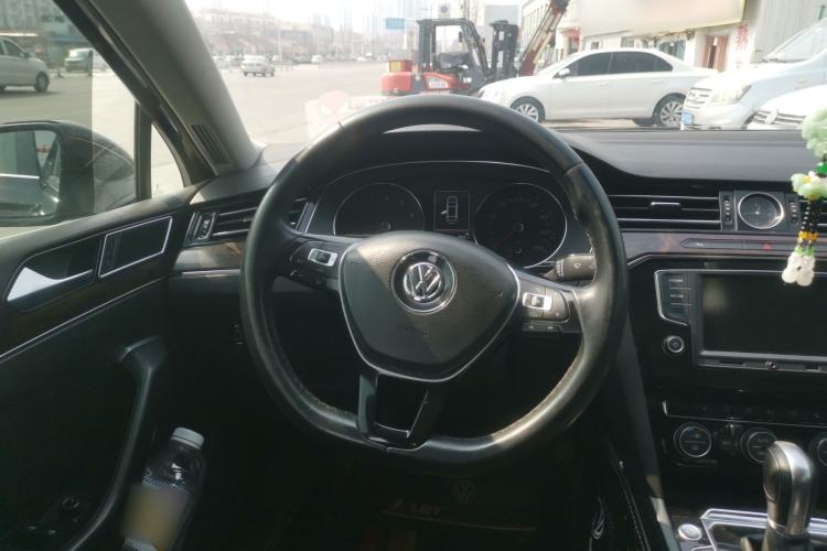 Used Volkswagen Magotan 2017 330TSI DSG Luxury Model Steering Wheel