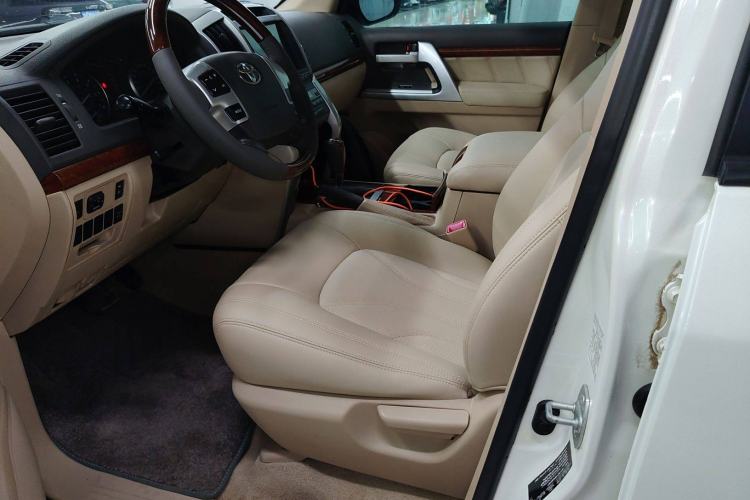 Used Toyota Land Cruiser 2015 4.0L V6 Middle East Low-Trim Version
