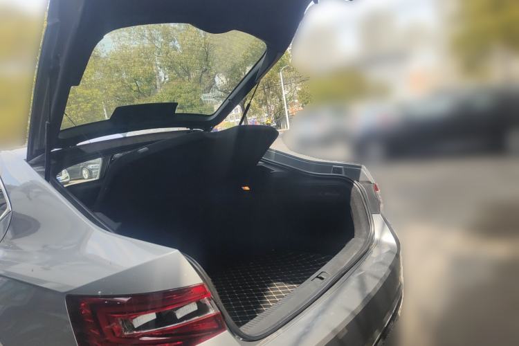 Used Skoda Superb 2018 TSI330 DSG Comfort Edition China VI Standard Trunk