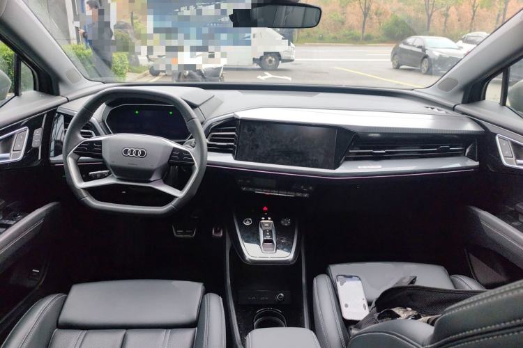 Used Audi Q4 e-tron 2024 40 e-tron Boundary Edition Center Console