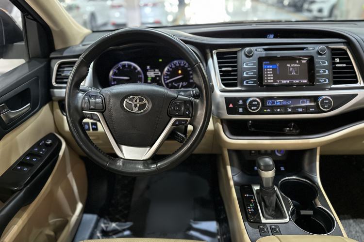 Used Toyota Highlander 2018 2.0T Four-Wheel Drive Luxury Edition 7 Seats China V Emission Standard Interior 6