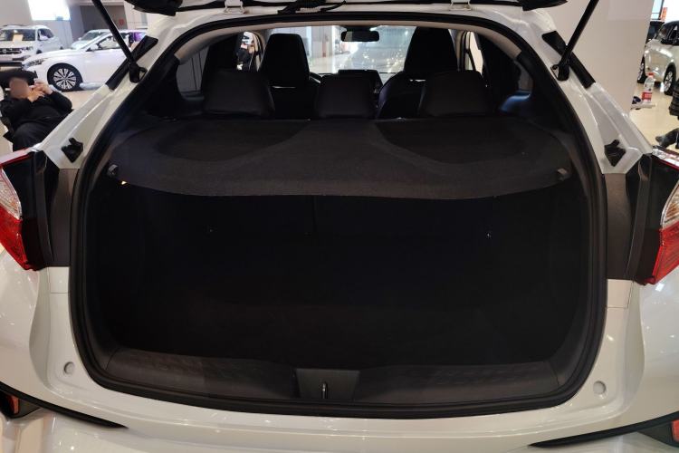 Used Toyota IZOA 2021 2.0L Enjoy Edition Trunk